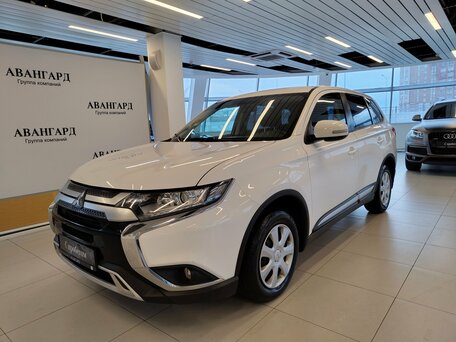 2020 Mitsubishi Outlander III Рестайлинг 3, белый, 1864000 рублей, вид 1