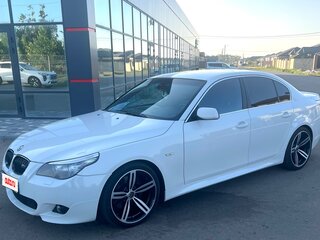 2005 BMW 5 серии 530i V (E60/E61), белый, 1500000 рублей, вид 2