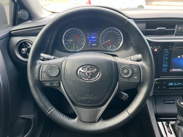 2018 Toyota Corolla XI (E160, E170, E180) Рестайлинг 1, белый - вид 11