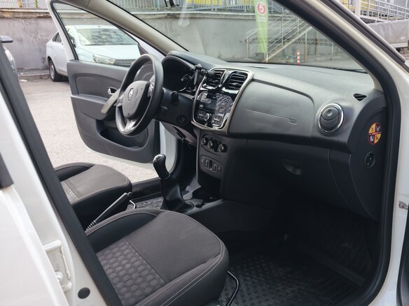 2018 Renault Logan II, белый, 880000 рублей - вид 9
