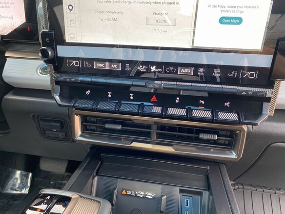 2024 GMC Hummer EV, серый, 18000000 рублей - вид 20