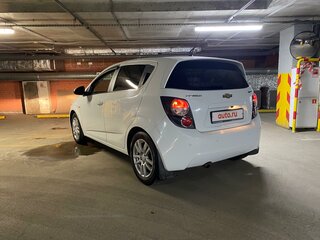 2014 Chevrolet Aveo II, белый, 900000 рублей, вид 4