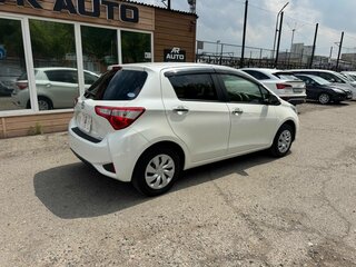 2018 Toyota Vitz III (XP130) Рестайлинг, белый, 1059000 рублей, вид 5