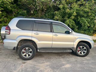 2004 Toyota Land Cruiser Prado 4-speed 120 Series, серебристый, 1500000 рублей, вид 3