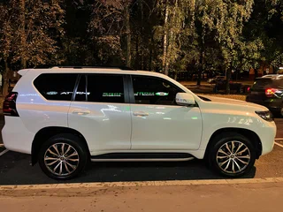 2018 Toyota Land Cruiser Prado 150 Series Рестайлинг 2, белый, 4300000 рублей, вид 3