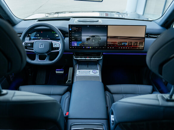2025 Zeekr 9X 70 kWh, чёрный - вид 13