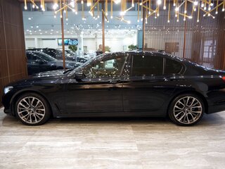 2018 BMW 7 серии 730d xDrive VI (G11/G12), чёрный, 3450000 рублей, вид 4