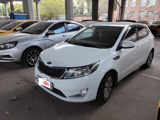 2012 Kia Rio 5-speed III, белый, 400000 рублей, вид 3