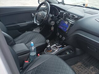2017 Kia Rio III Рестайлинг, серебристый, 1000000 рублей, вид 4