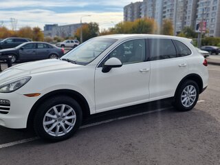 2011 Porsche Cayenne II (958), белый, 2840000 рублей, вид 2
