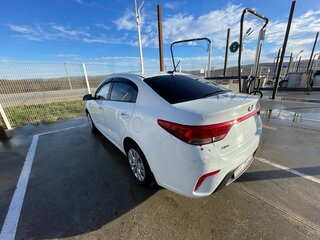 2017 Kia Rio IV, белый, 1100000 рублей, вид 4