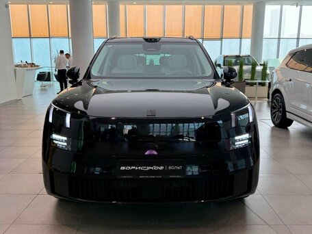 Lynk & Co 900