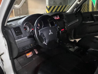 2014 Mitsubishi Pajero IV Рестайлинг 1, белый, 2050000 рублей, вид 3