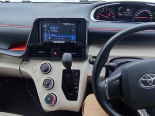 2017 Toyota Sienta II, жёлтый, 1100000 рублей, вид 5