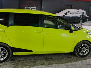 2017 Toyota Sienta II, жёлтый, 1100000 рублей, вид 2
