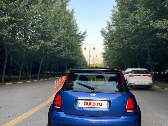 2006 Mini Hatch Cooper S I (R50), синий, 1100000 рублей - вид 9