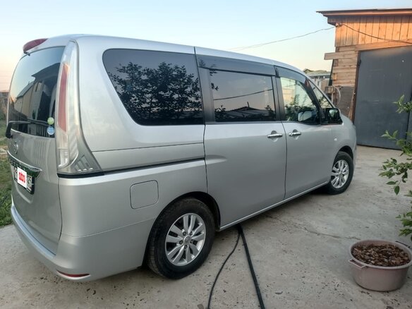 2010 Nissan Serena IV (C26), серый, 1340000 рублей - вид 3