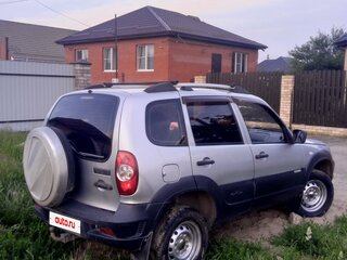 2013 Chevrolet Niva I Рестайлинг, серебристый, 547000 рублей, вид 3