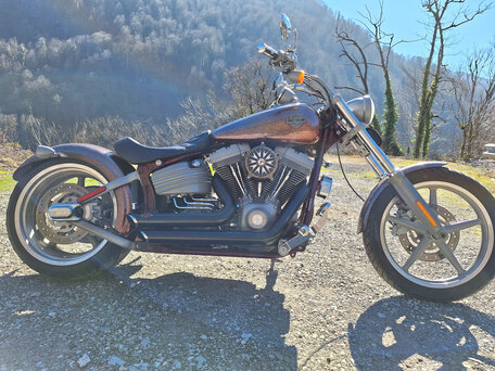 2009 Harley-Davidson Rocker C, пурпурный, 750000 рублей, вид 3