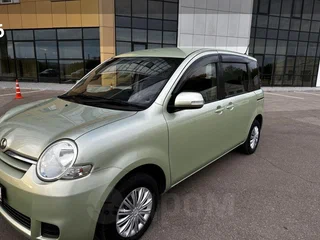 2010 Toyota Sienta I Рестайлинг 1, зелёный, 779999 рублей, вид 1
