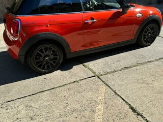 2021 Mini Hatch Cooper III (F55/F56) Рестайлинг, оранжевый, 3000000 рублей, вид 4