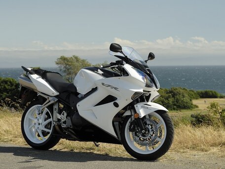 2009 Honda VFR 800, белый, 710000 рублей, вид 1