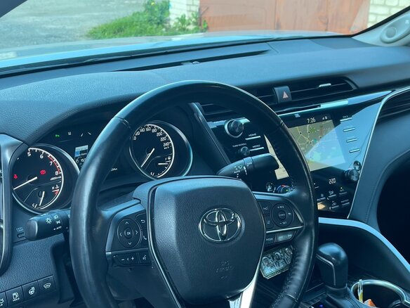 2019 Toyota Camry VIII (XV70), серебристый, 3250000 рублей - вид 4