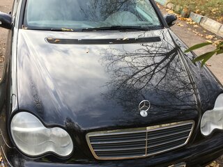 2002 Mercedes-Benz C-Класс 200 II (W203), чёрный, 550000 рублей, вид 1