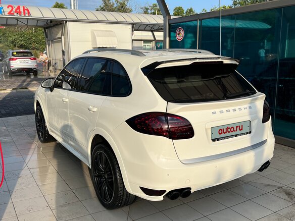 2010 Porsche Cayenne Diesel II (958), белый, 3000000 рублей - вид 6
