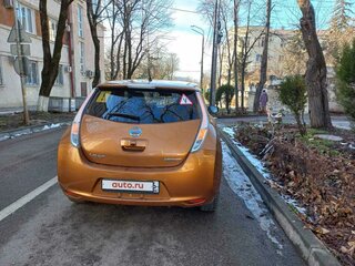 2016 Nissan Leaf 30kWh I (ZE0/AZE0), оранжевый, 950000 рублей, вид 3