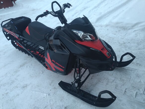 2013 BRP Ski-Doo Summit 800, чёрный, 830000 рублей