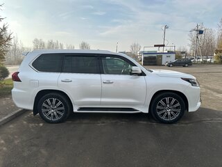 2016 Lexus LX 570 III Рестайлинг 2, белый, 7400000 рублей, вид 4