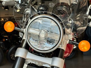 2026 Royal Enfield Super Meteor, пурпурный, 792000 рублей, вид 4