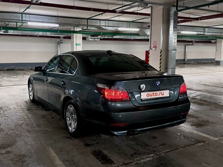 2004 BMW 5 серии 525i V (E60/E61), серебристый, вид 3