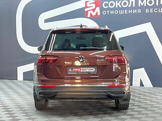 2021 Volkswagen Tiguan II Рестайлинг, коричневый, 2909900 рублей, вид 5