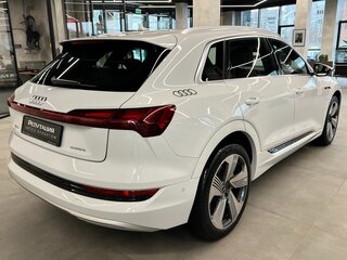 2021 Audi e-tron 55 I, белый, 5900000 рублей, вид 4