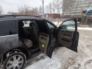 2007 Volkswagen Touareg I Рестайлинг, коричневый, 1000000 рублей, вид 3
