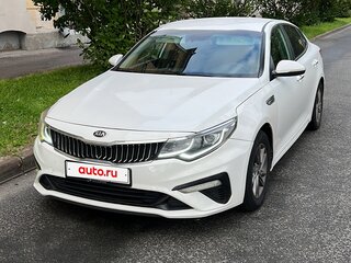 2019 Kia Optima IV Рестайлинг, белый, 1420000 рублей, вид 1