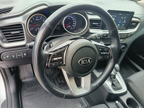 2019 Kia Ceed III, серебристый, 1900000 рублей - вид 16