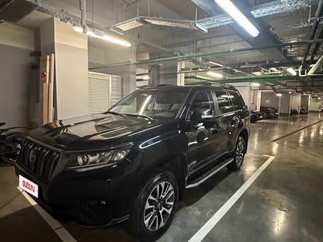 2022 Toyota Land Cruiser Prado 150 Series Рестайлинг 3, чёрный, 5690000 рублей, вид 3
