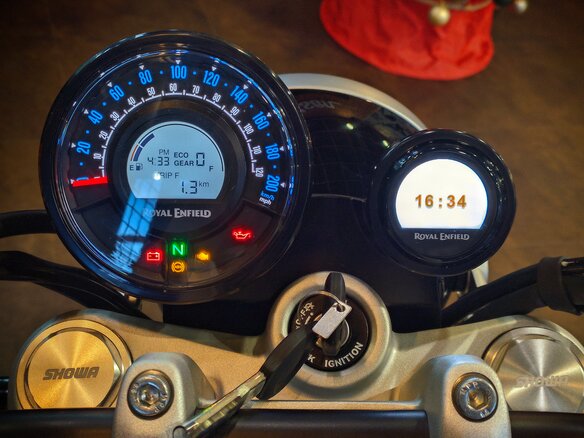 2026 Royal Enfield Super Meteor, зелёный, 773000 рублей - вид 5