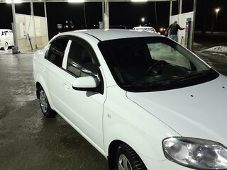 2011 Chevrolet Aveo I Рестайлинг, белый, 690000 рублей, вид 3