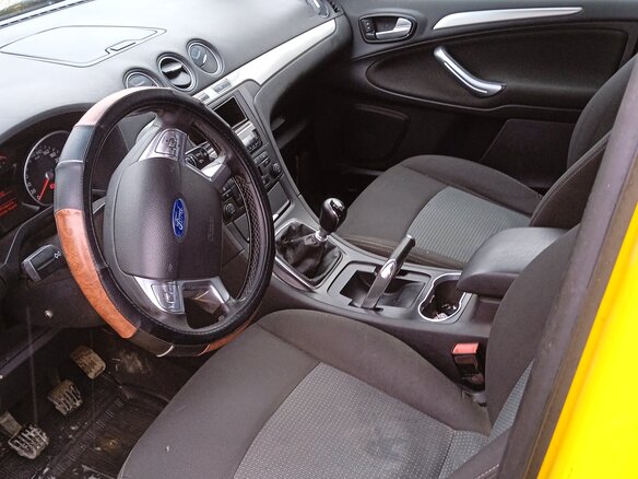 2013 Ford Galaxy II Рестайлинг, жёлтый, 600000 рублей - вид 6