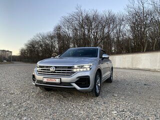 2019 Volkswagen Touareg III, серебристый, 4600000 рублей, вид 2