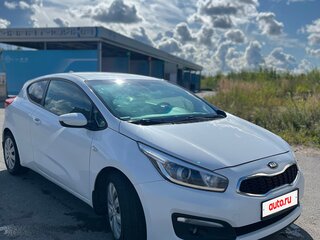 2017 Kia Ceed II Рестайлинг, белый, 1050000 рублей, вид 3