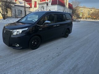 2017 Toyota Esquire I Рестайлинг, чёрный, 2398000 рублей, вид 1