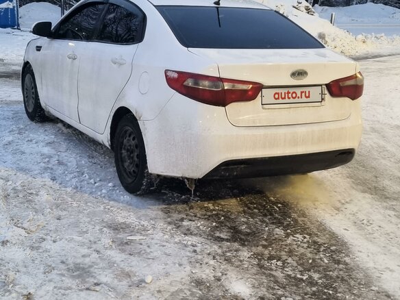 2013 Kia Rio III, белый, 600000 рублей - вид 12
