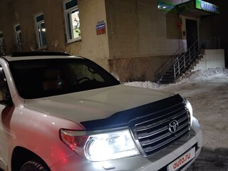 2013 Toyota Land Cruiser 200 Series Рестайлинг 1, белый, 5000000 рублей, вид 3