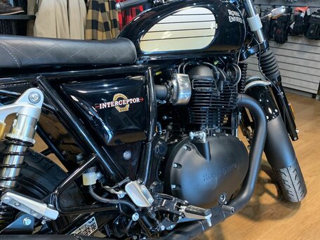 2025 Royal Enfield Interceptor 650, чёрный, 645420 рублей, вид 5