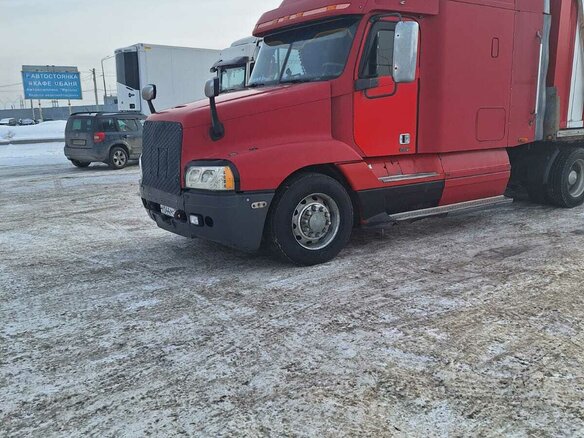 2001 Freightliner Century Class, красный, 2200000 рублей - вид 8